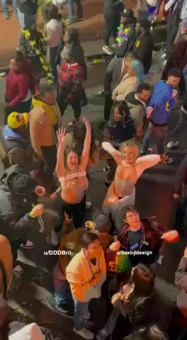 Tits For Beads At Mardi Gras Scrolller