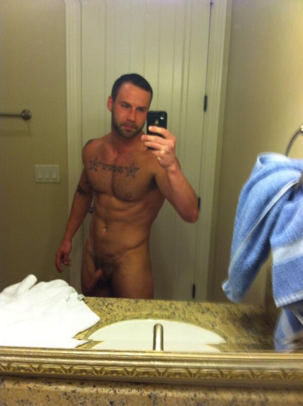 Chris Bines Naked Twitter Selfie Scrolller