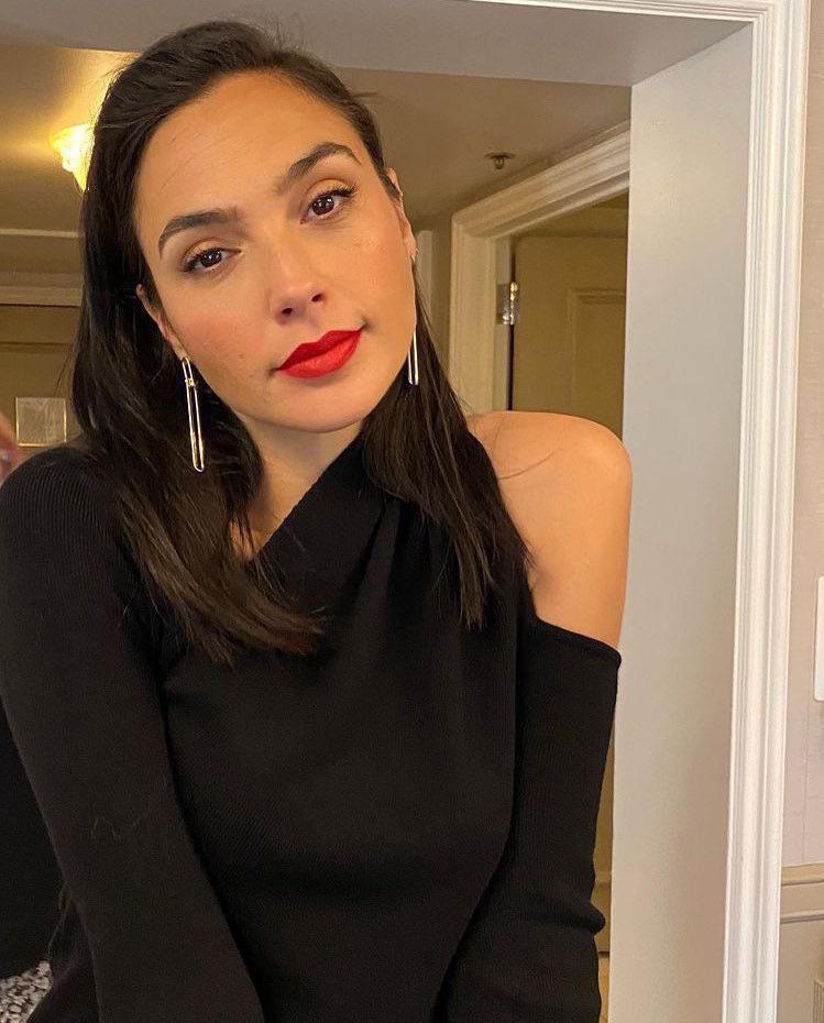 Gal Gadot Has The Most Fuckable Face Scrolller