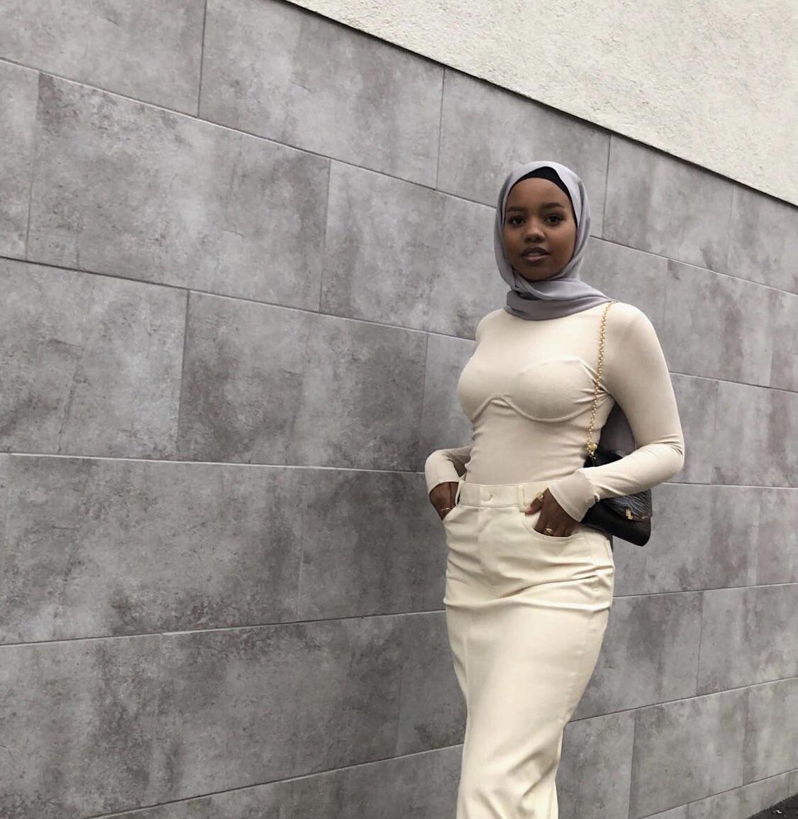 Great Outfit To Display Those Cute Hijabi Tits Scrolller