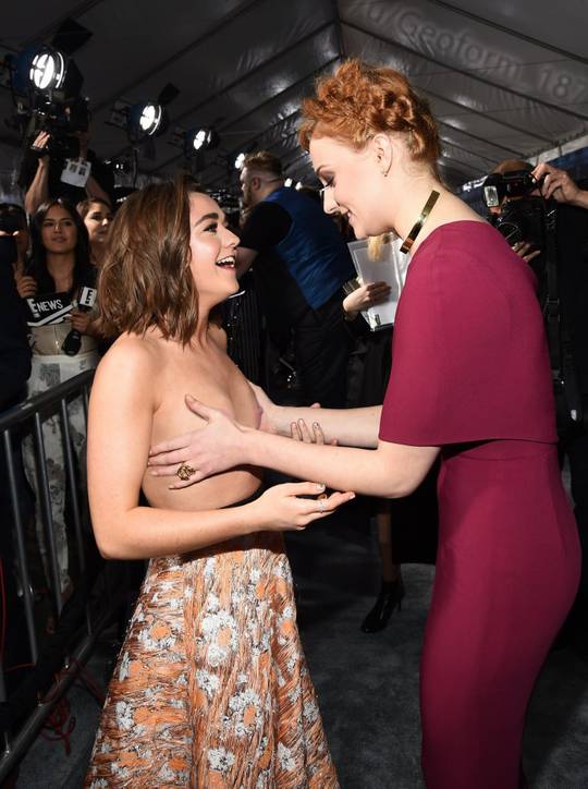 Maisie Williams Getting Her Nude Boobs Grabbed By Sophie Turner OC