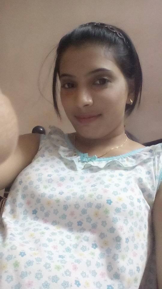 Super Sexy Pakistani Bhabi Full Album Link In Comments