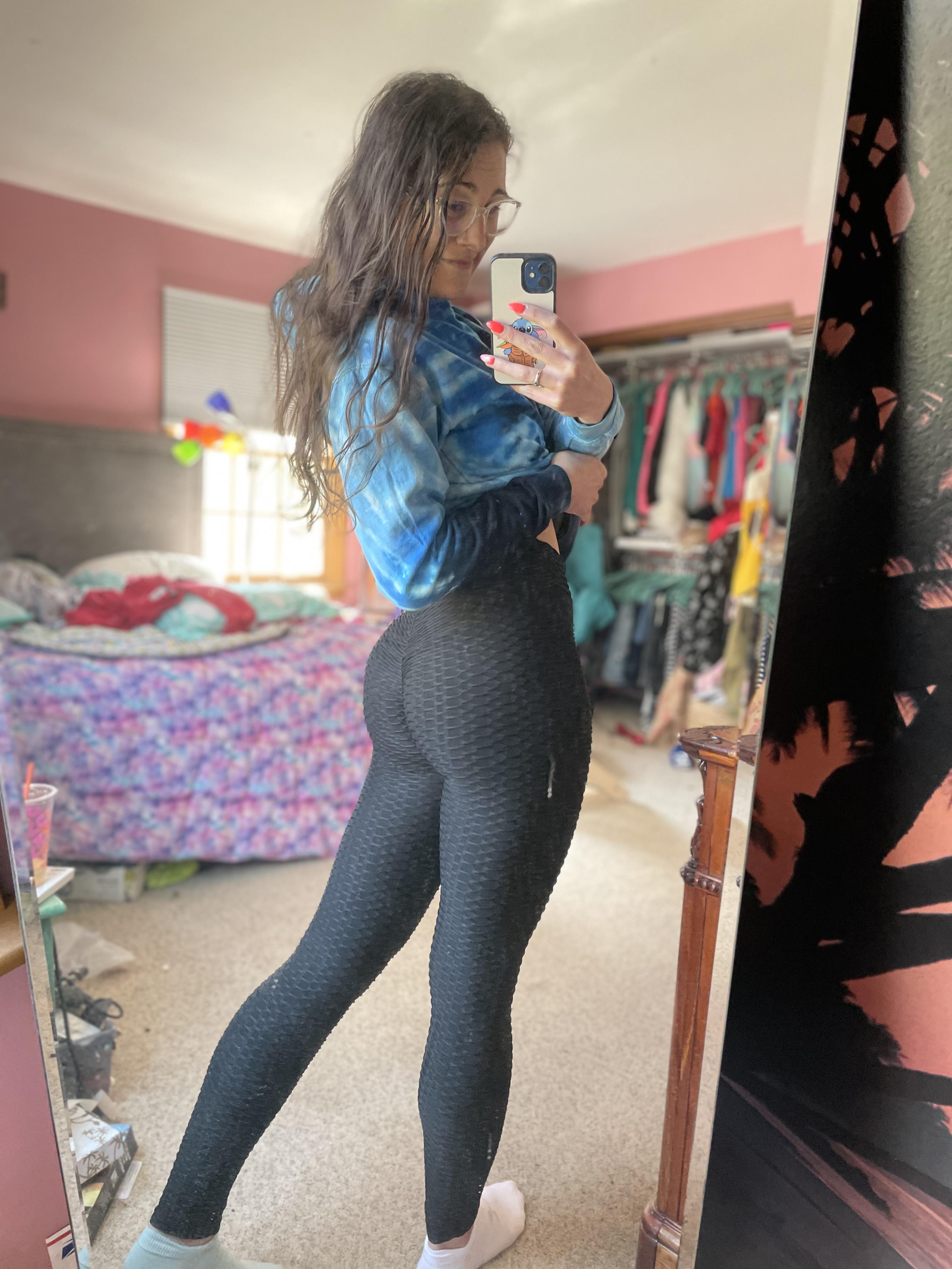 These Tik Tok Leggings Are Frickin Hot Dude Scrolller