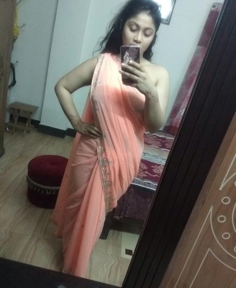 Trying Saree Without Blouse Scrolller