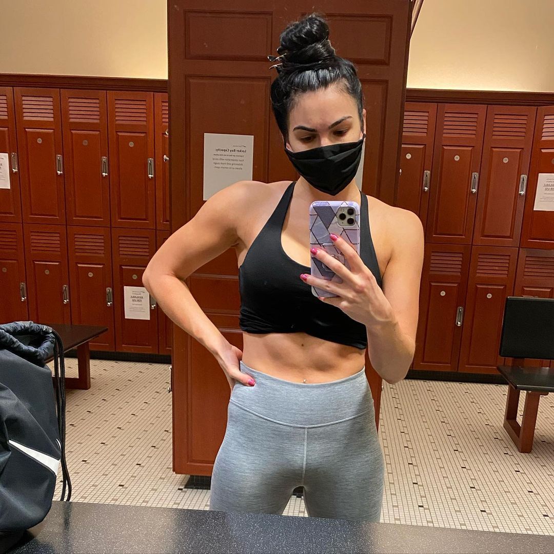 You Can See What Seem To Be Billie Kay S Cameltoe Poking Out Or Maybe