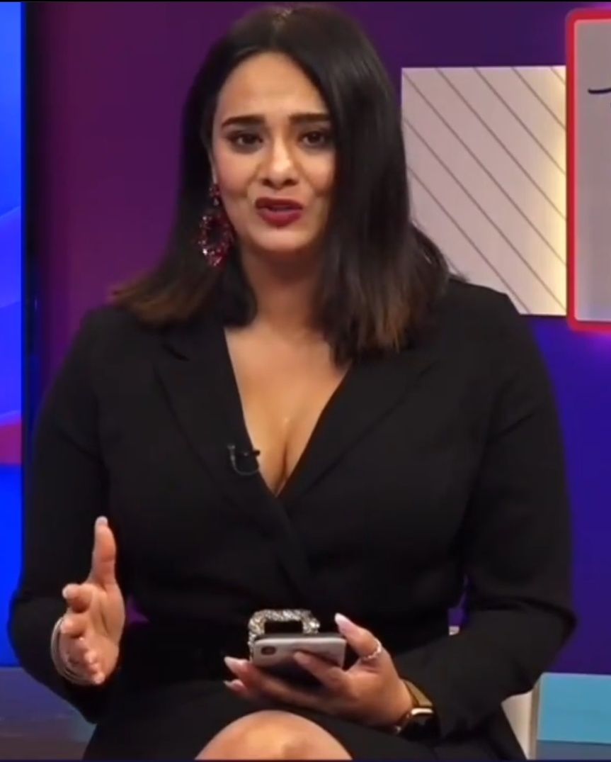 Mayanti Langer Deep Cleavage Show Scrolller