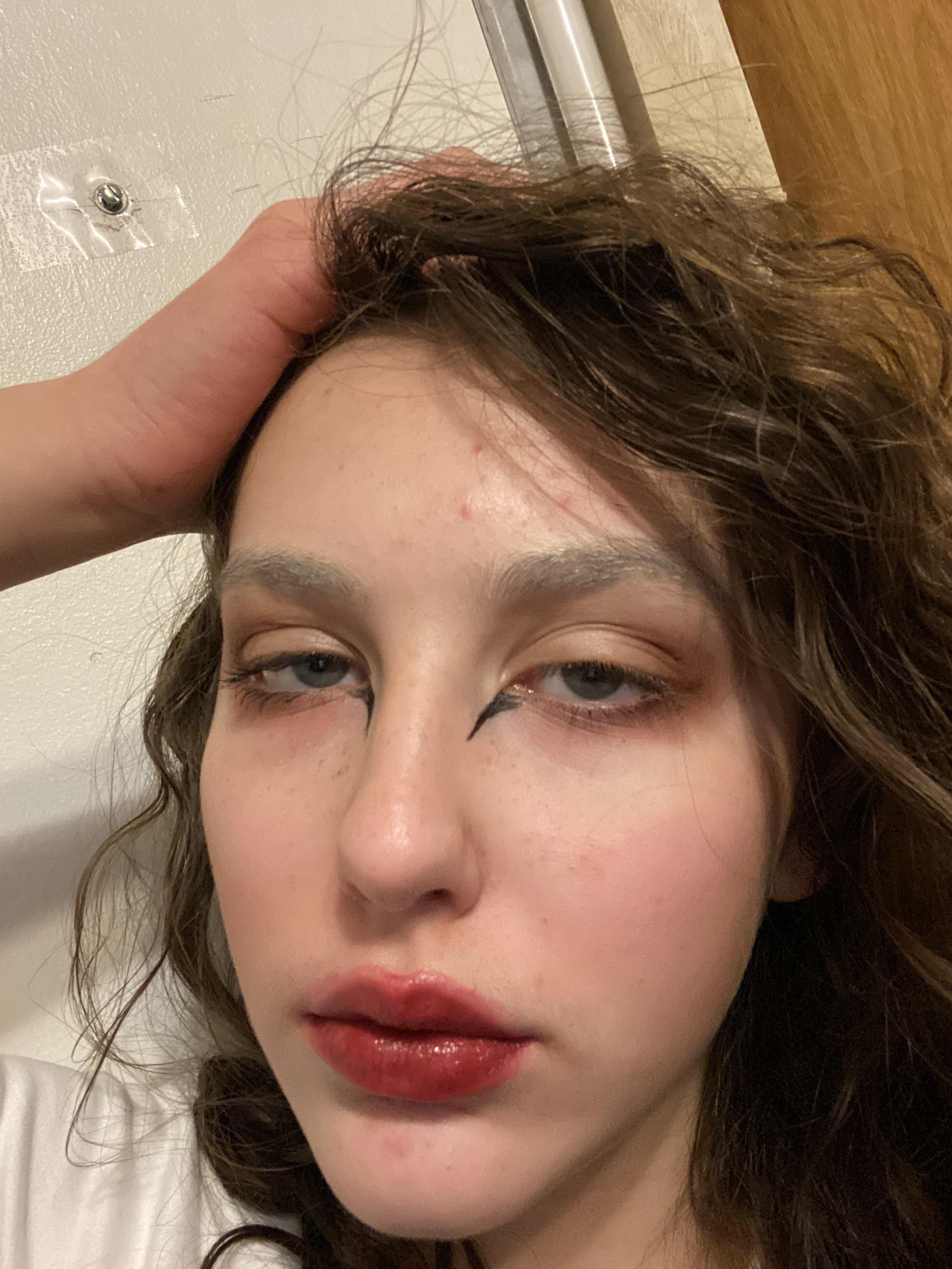 Sara'S Mascara Meltdown: It'S Worse Than You Think - y4hdekq