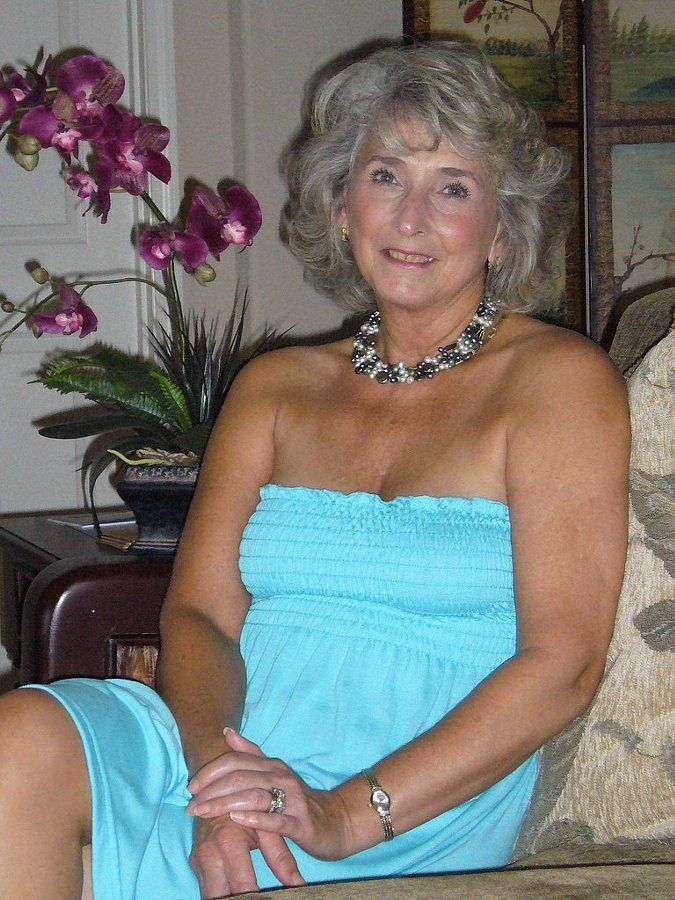 22 Pics Of An Elegant Blonde GILF gallery Link Inside Scrolller