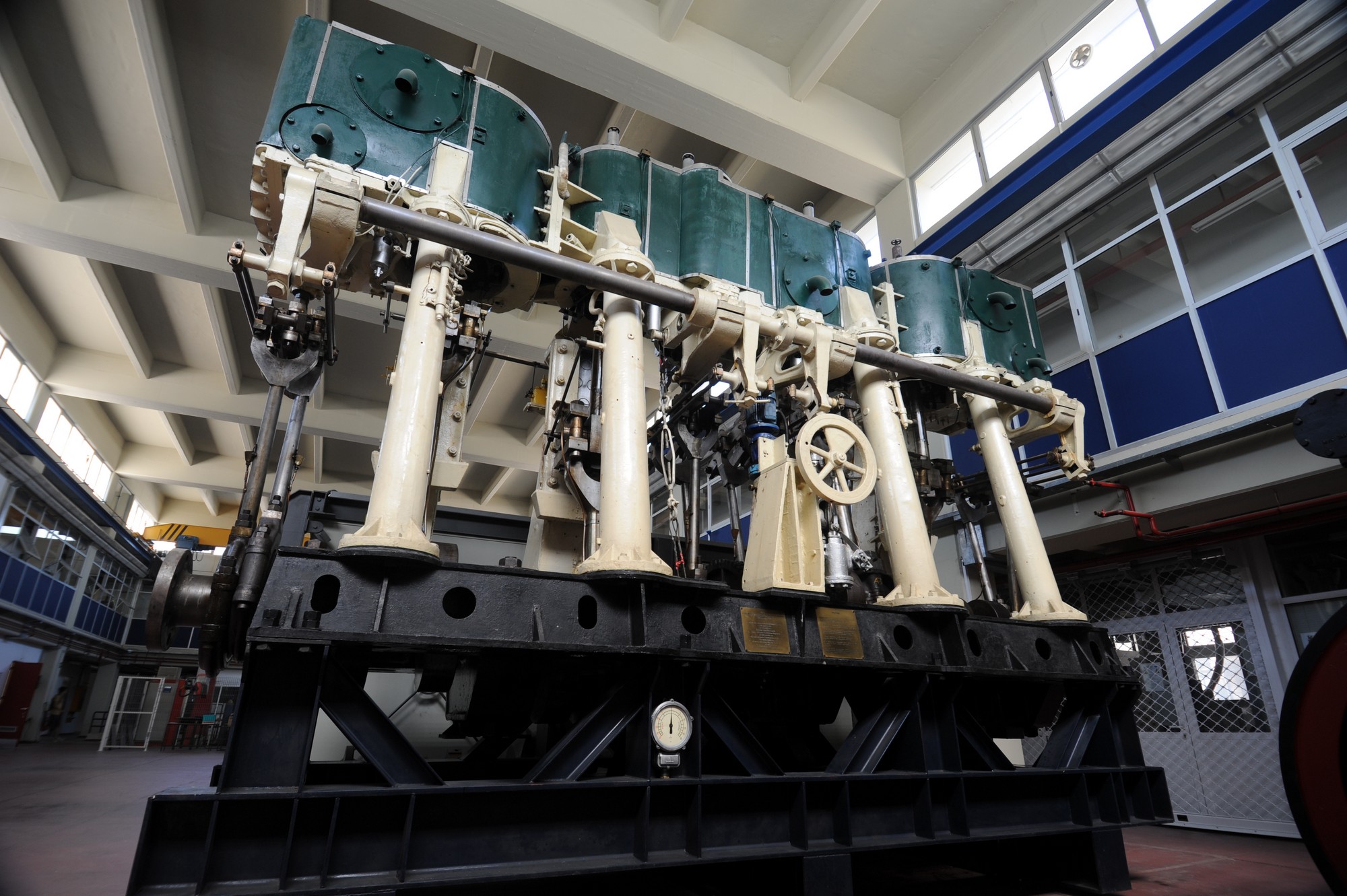 4-cylinder reciprocating 