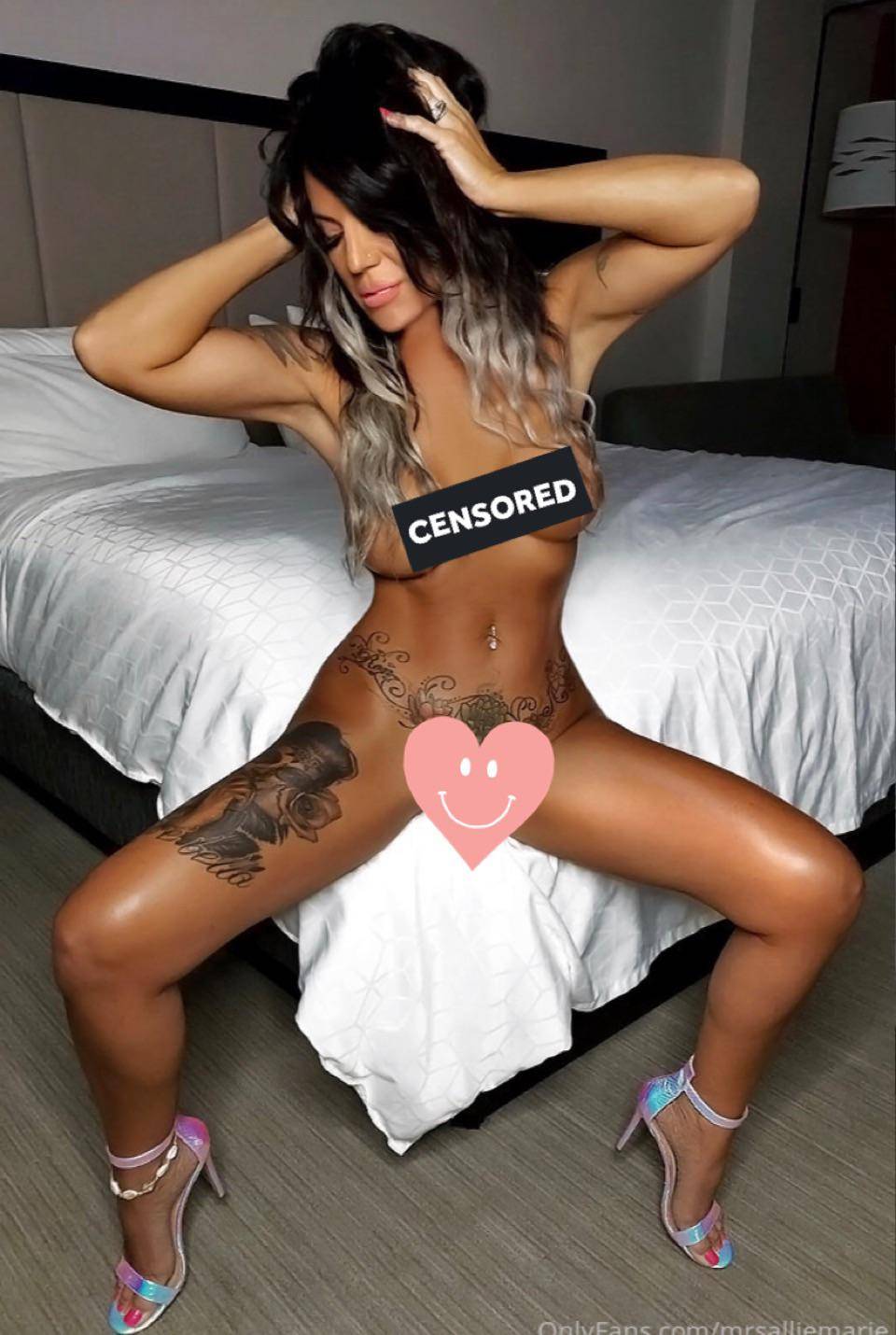 40+ Cougar…spread and ready 😈 Scrolller 