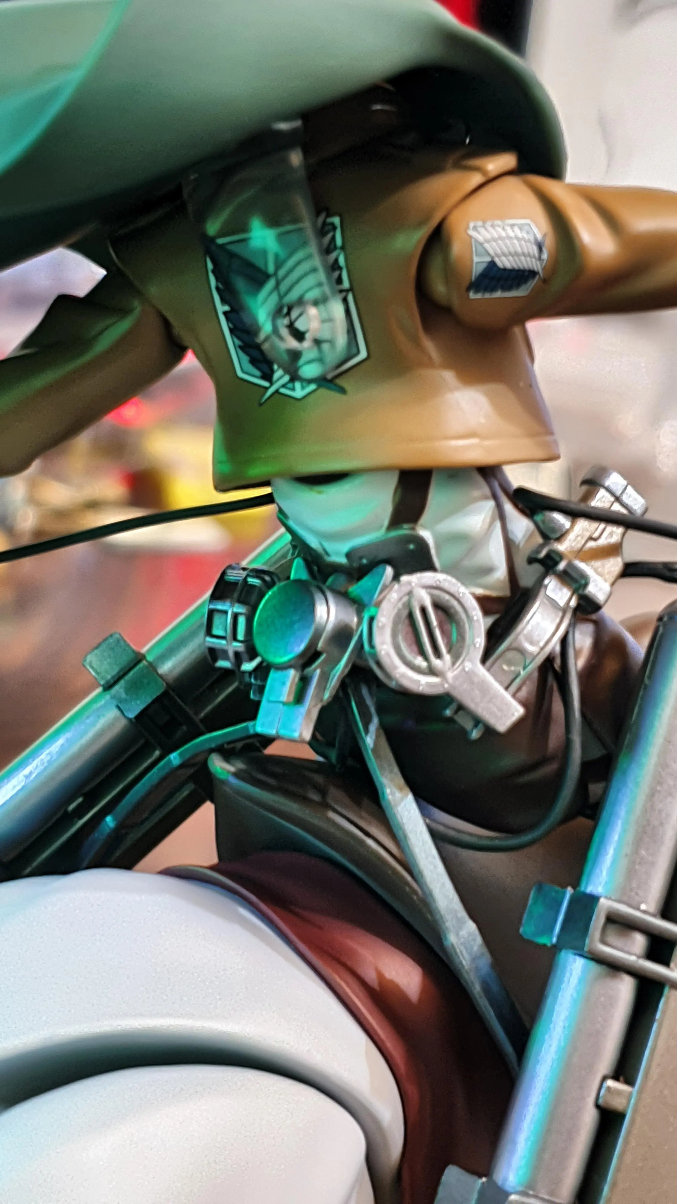 A friend just bought an Erwin Figma figure and I took it some pics ...