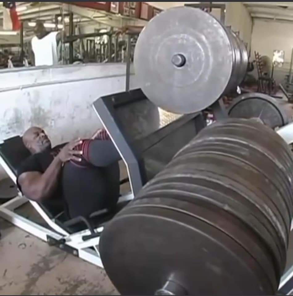 a-historical-moment-of-ronnie-coleman-leg-pressing-a-ton-and-43