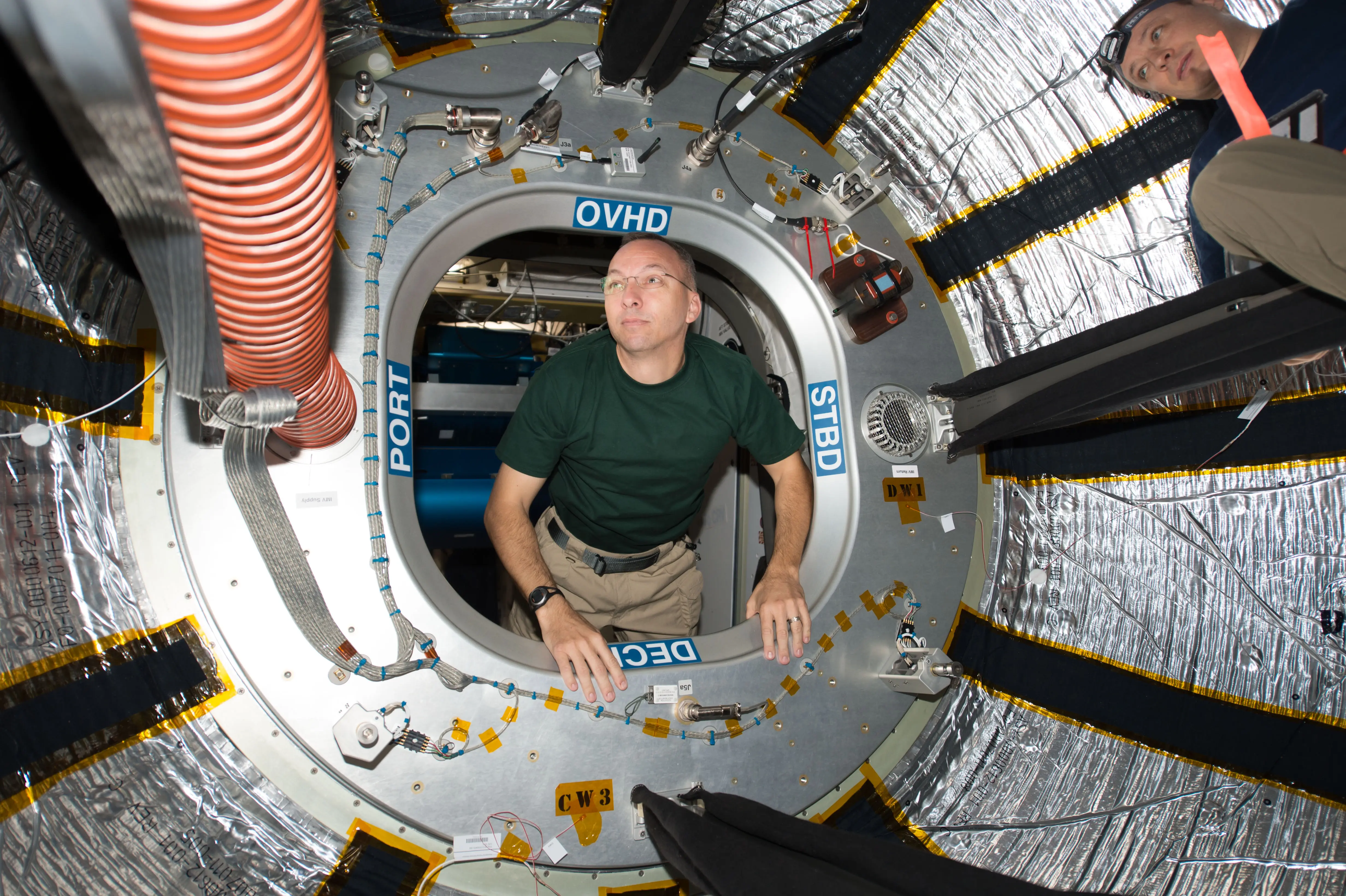 Simple Space Station Module Inside A Look Inside the Space Station's Experimental BEAM Module [4928 x 3280 ...