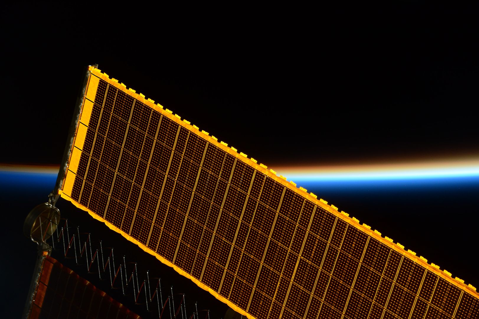 A solar panel of the ISS glows in the sun [4928 × 3280] | Scrolller