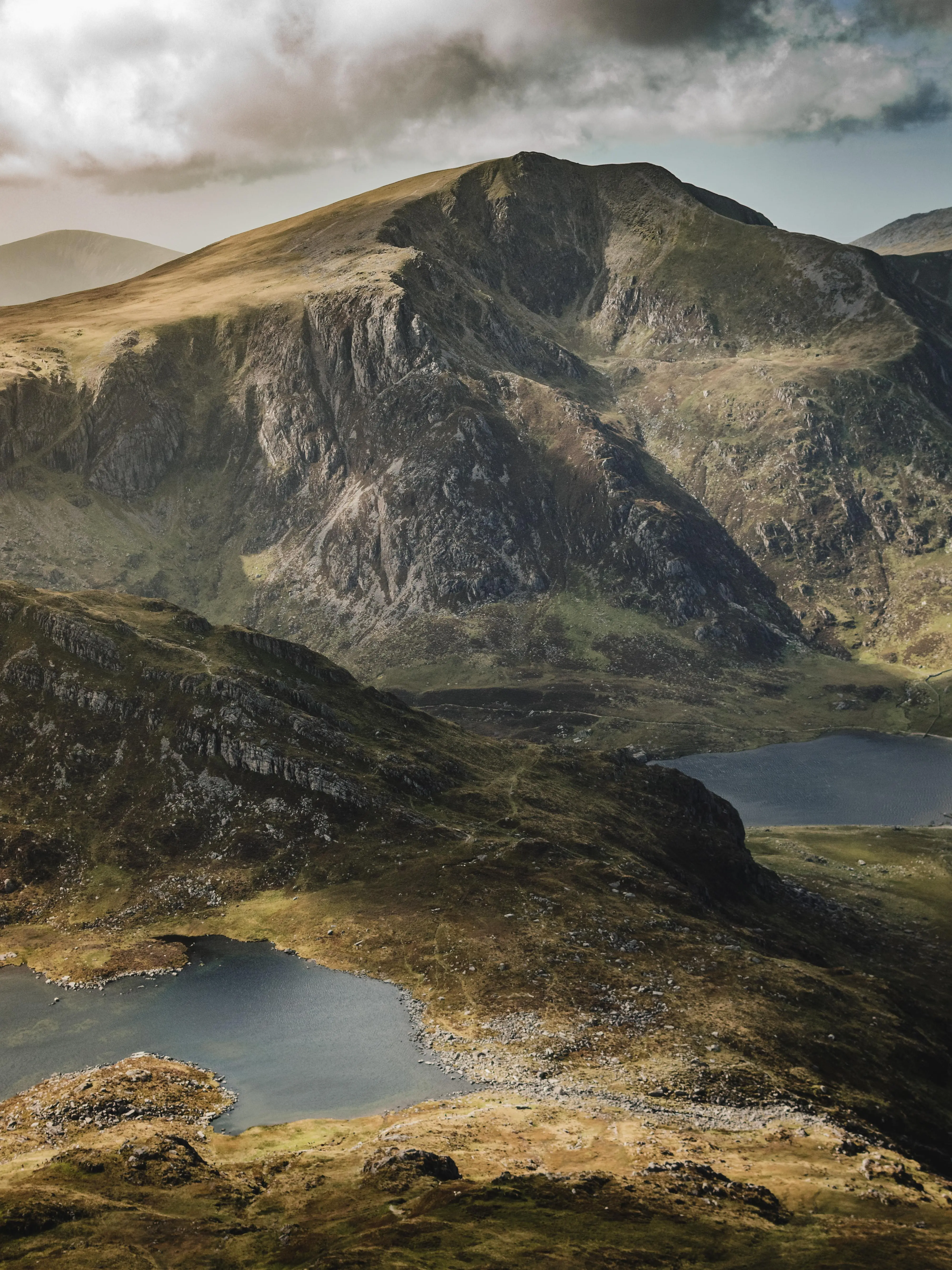 A view of Y Garn from the top of Tryfan | Scrolller