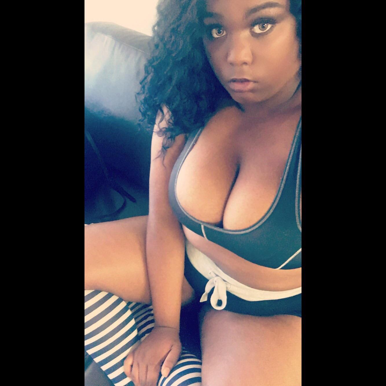 Add me on snap at yourfaveebony to have some fun scrolller