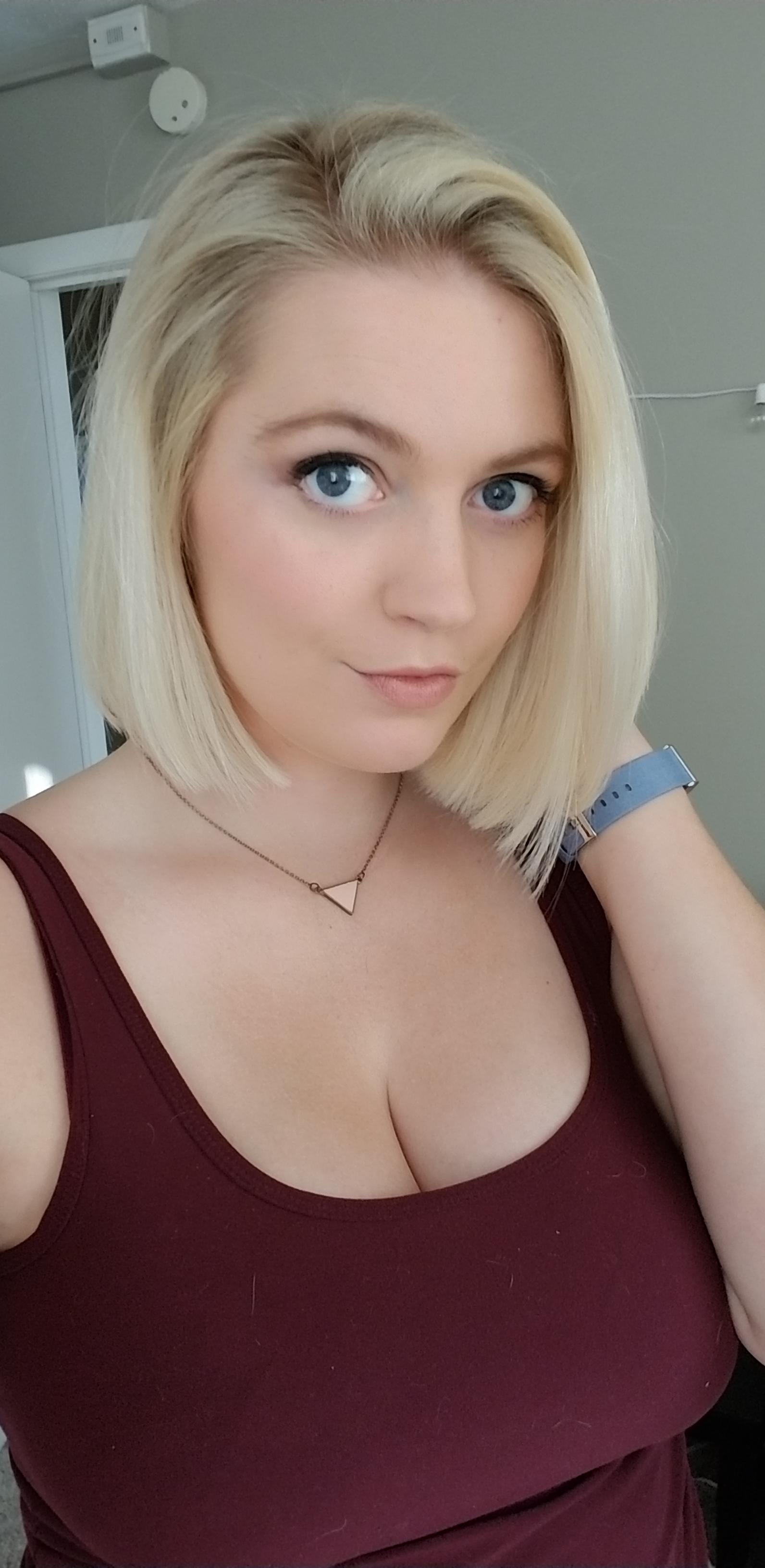 After a fresh bleach and tone my eyes POP against my hair color Scrolller