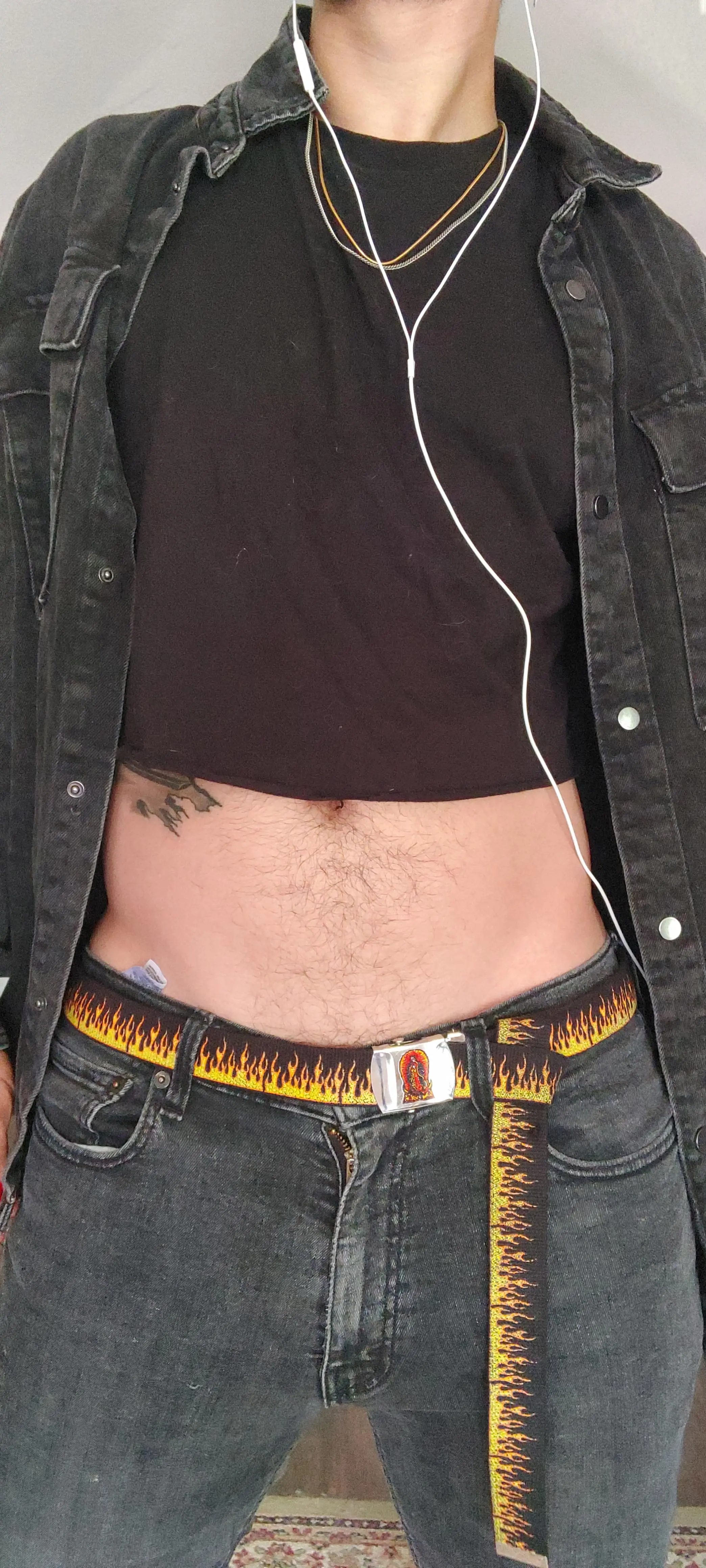 Alternative himbo fashion statement