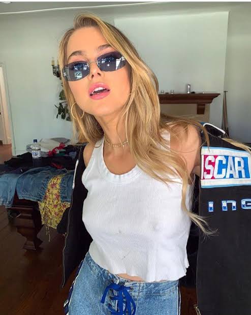 Anne Winters Nipple Slip 2 Videos In Comments Scrolller 8735