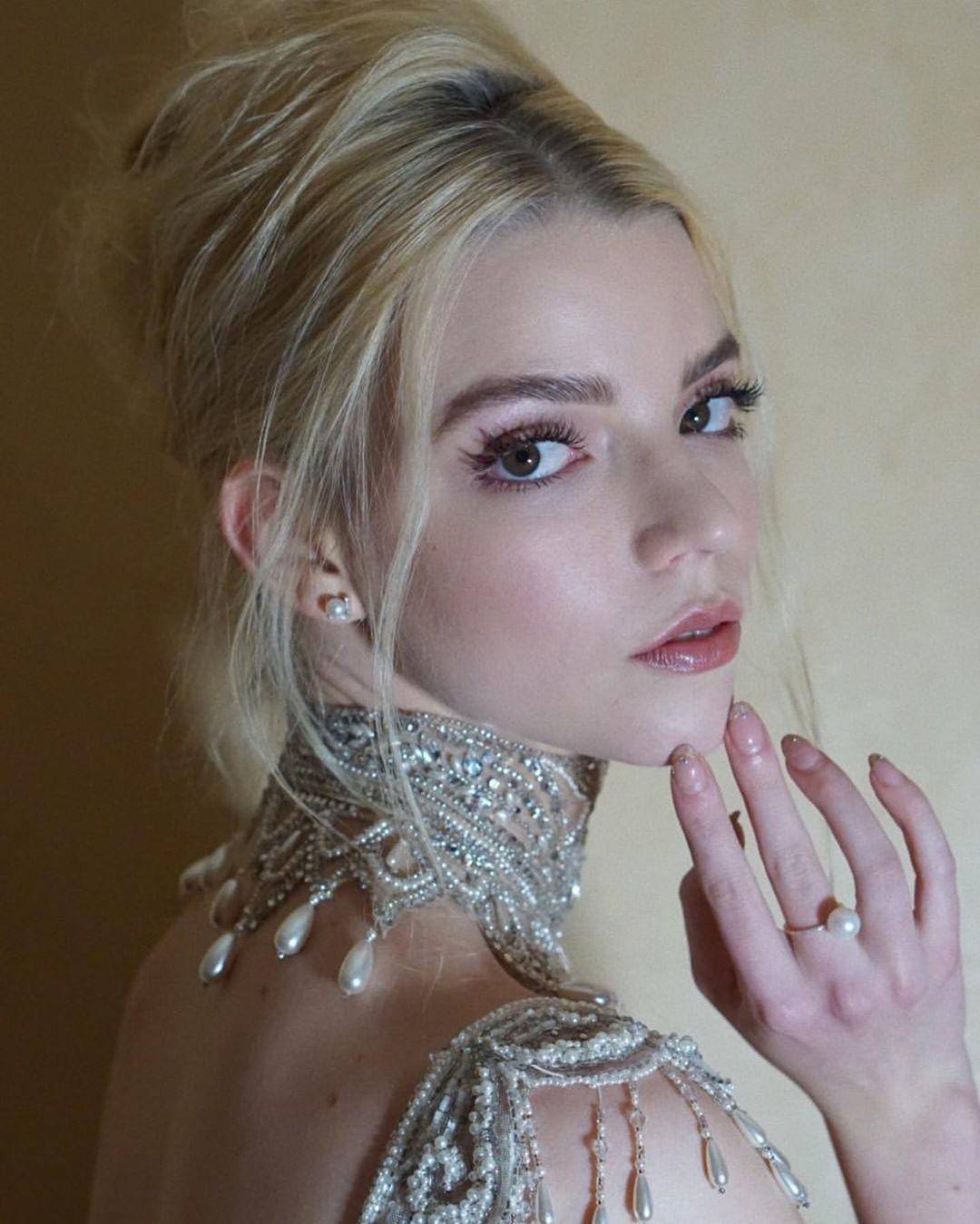 Anya Taylor-Joy's Beautiful Eyes | Scrolller