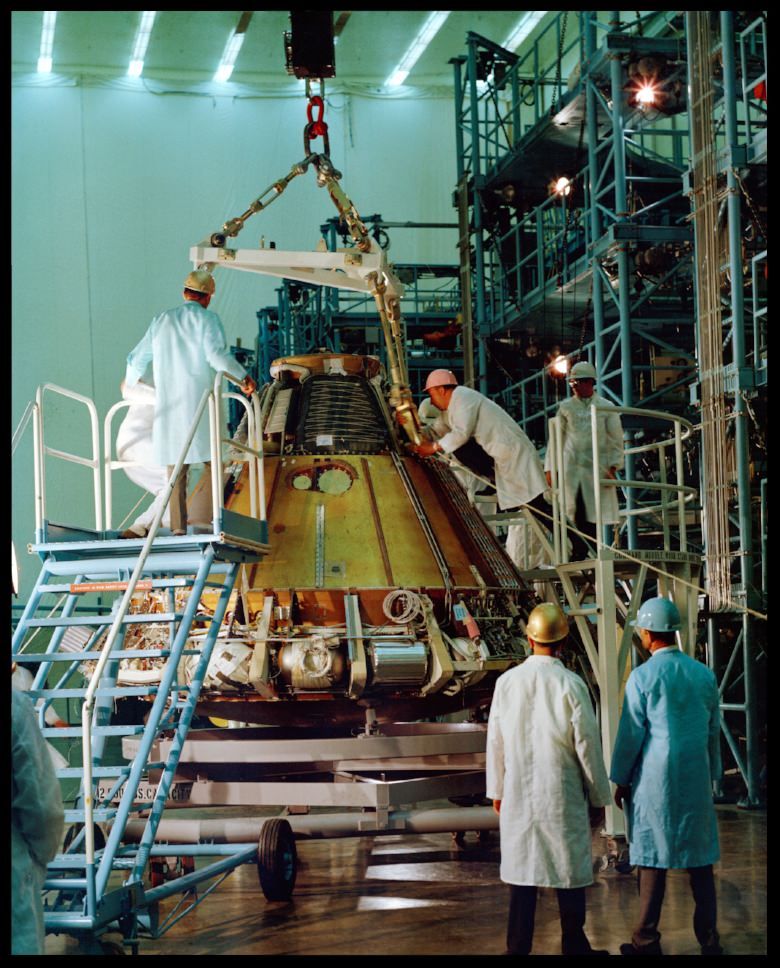 Apollo spacecraft 009 assembly | Scrolller