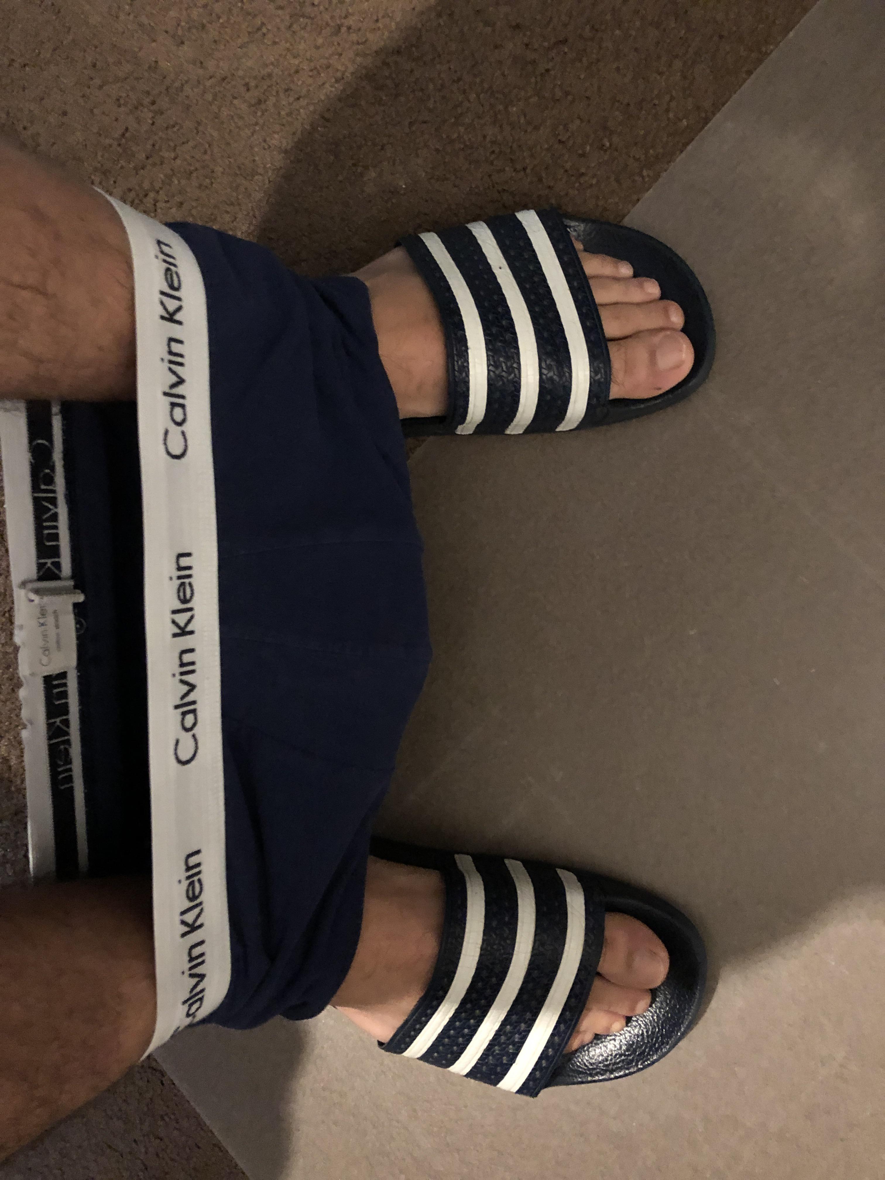arab feet Scrolller