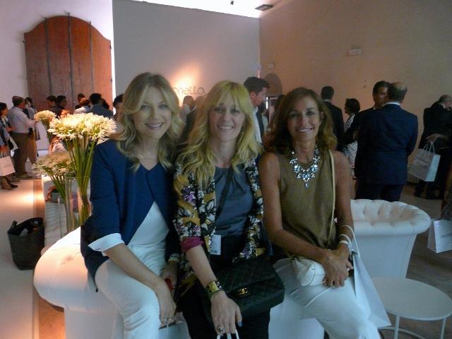 Aunt,mom and Daughter | Scrolller