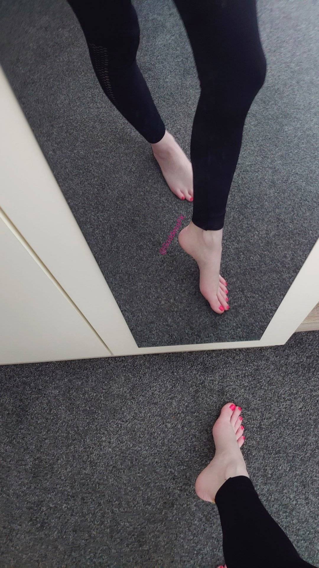 Unleash it all - OnlyFans.com/foot_kink 😘 | Scrolller