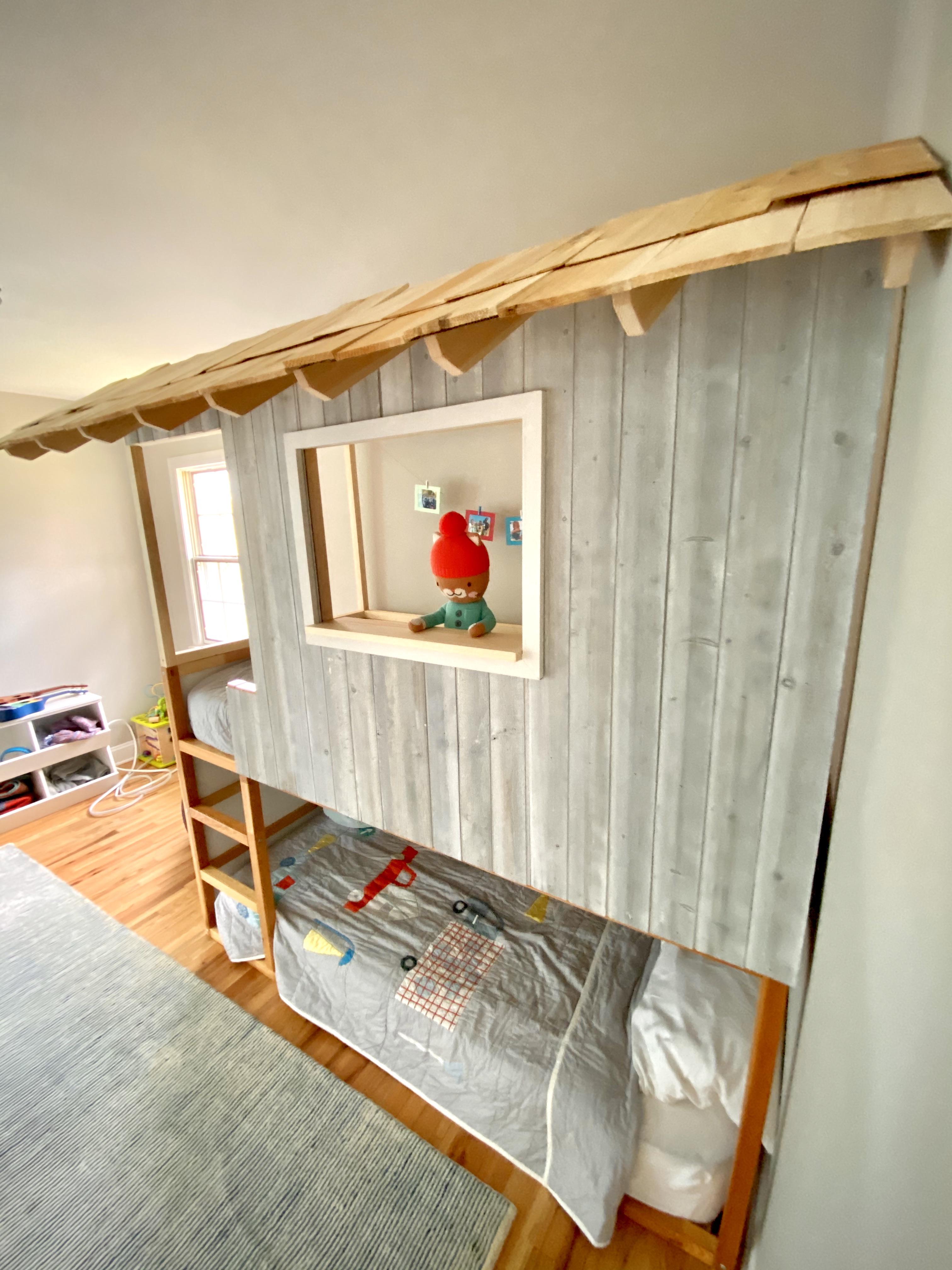Beach Shack with the Kura bunk bed Scrolller