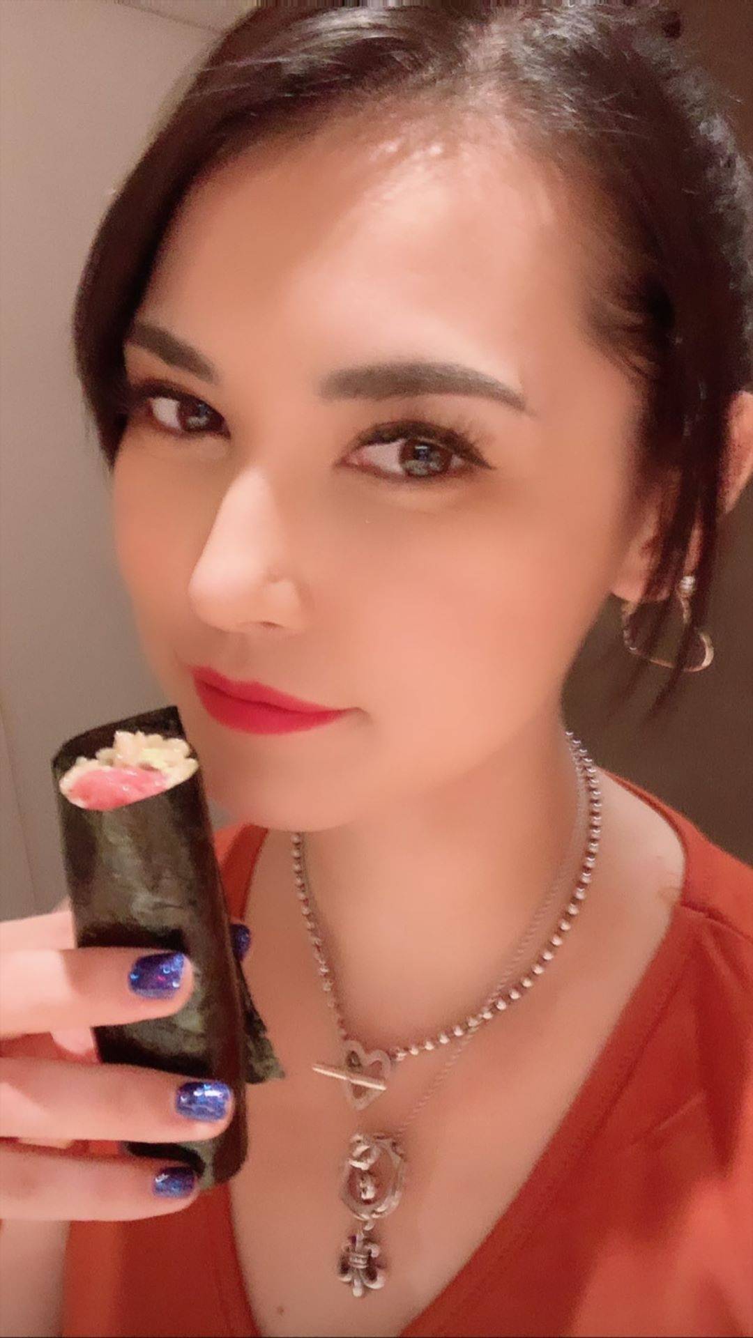 Beautiful Maria Ozawa Selfie Scrolller