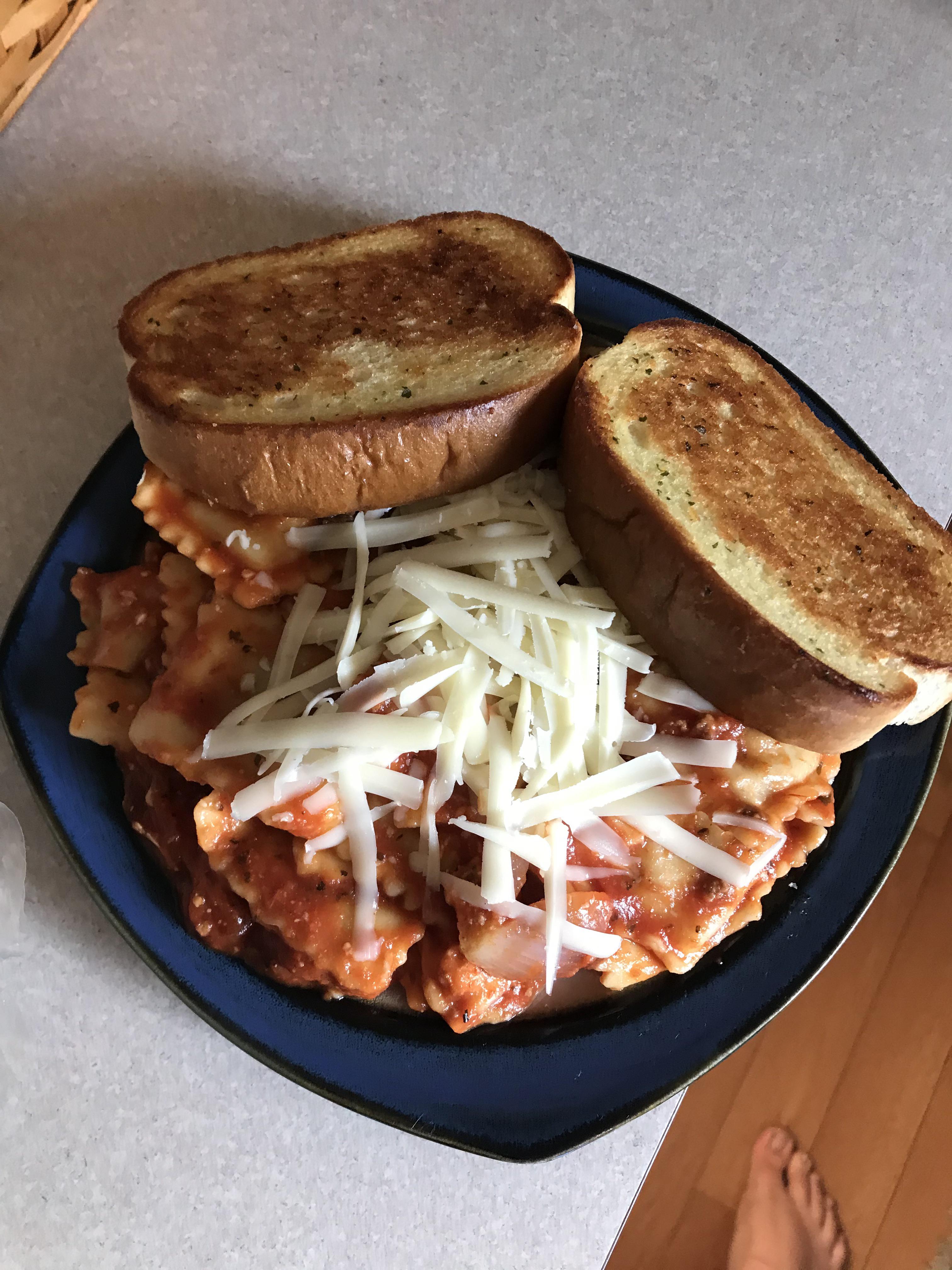 Beef ravioli with mozzarella and Texas toast garlic bread. | Scrolller