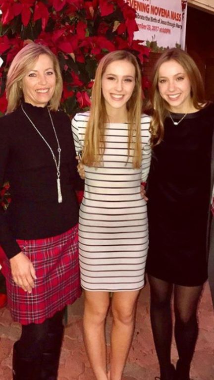 Blonde Mom Blonde Daughter Scrolller 