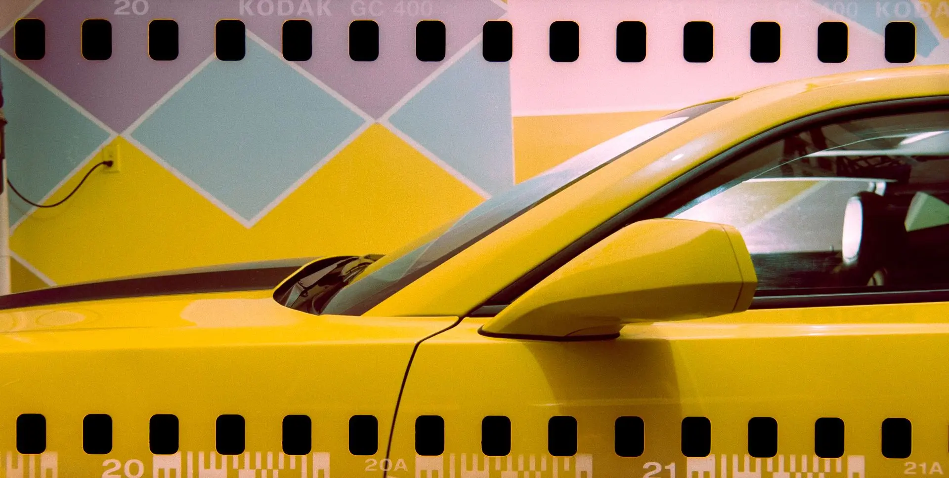 Bumblebee (RB67 ProS / 50mm / Ultramax 400) [DSLR-scan] | Scrolller