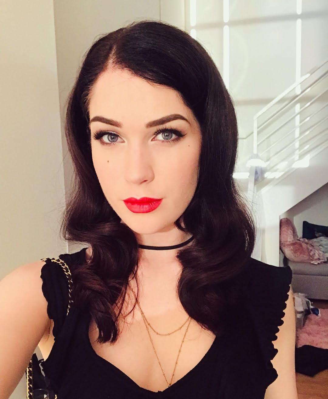 can-i-be-your-mistress-scrolller
