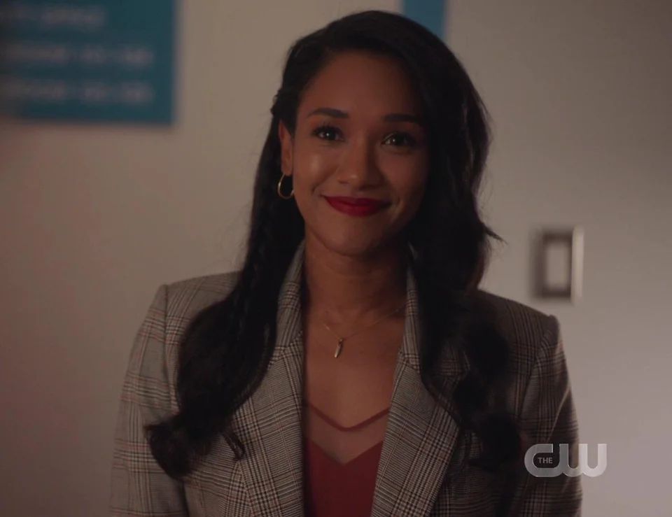 Candice Patton Scrolller