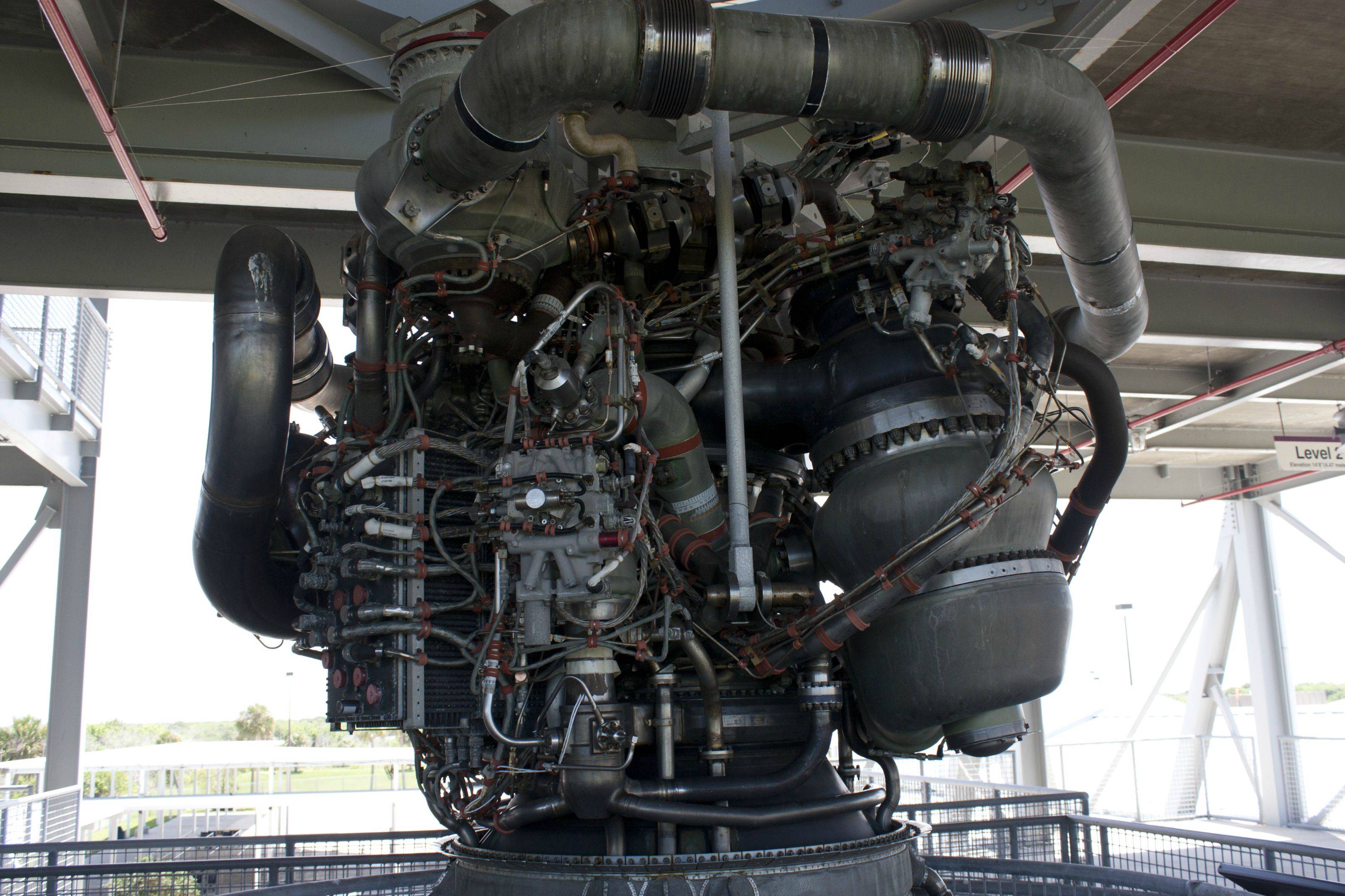 Catastrophic failure in 25side compressor pump driver control valve