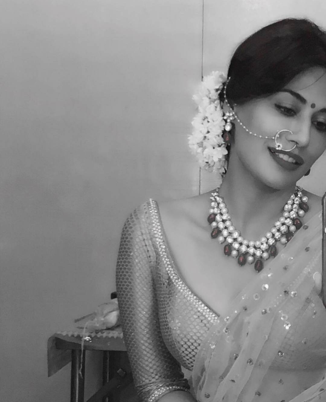 chitrangada-get-ready-for-all-milfs-to-dress-up-in-the-festival-season