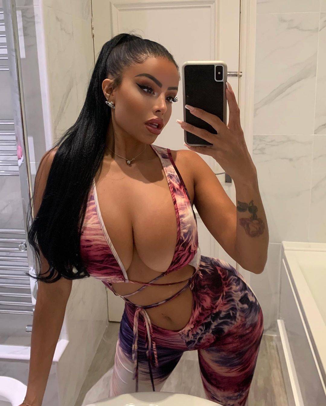 Chloe Saxon (@Chloesaxon) | Scrolller