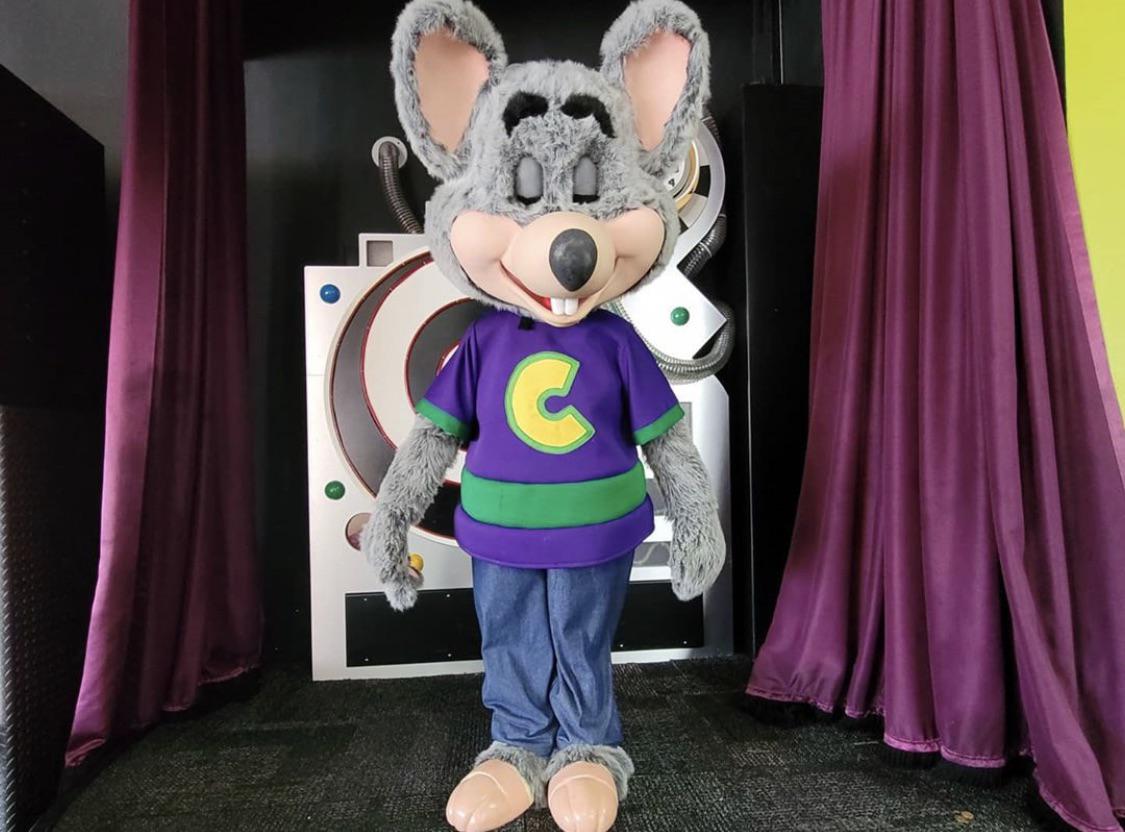 Chuck E. Cheese animatronic aired down during COVID lockdown | Scrolller