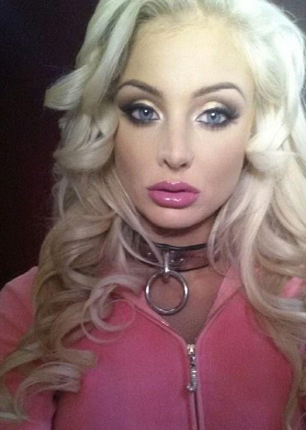 Collared Bimbo Scrolller