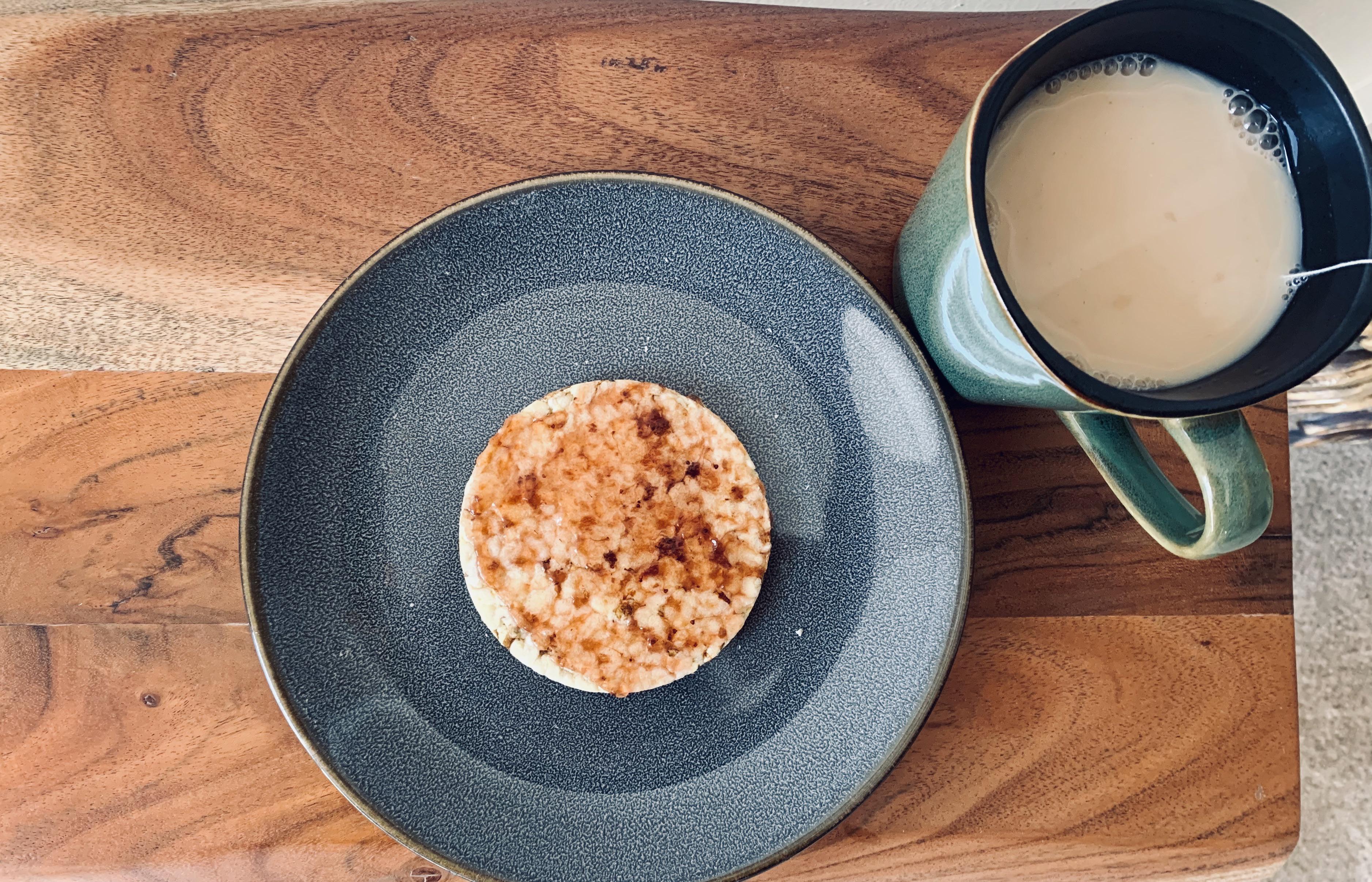 Corn thin, strawberry jam, tea with milk/honey. 86 cal breakfast
