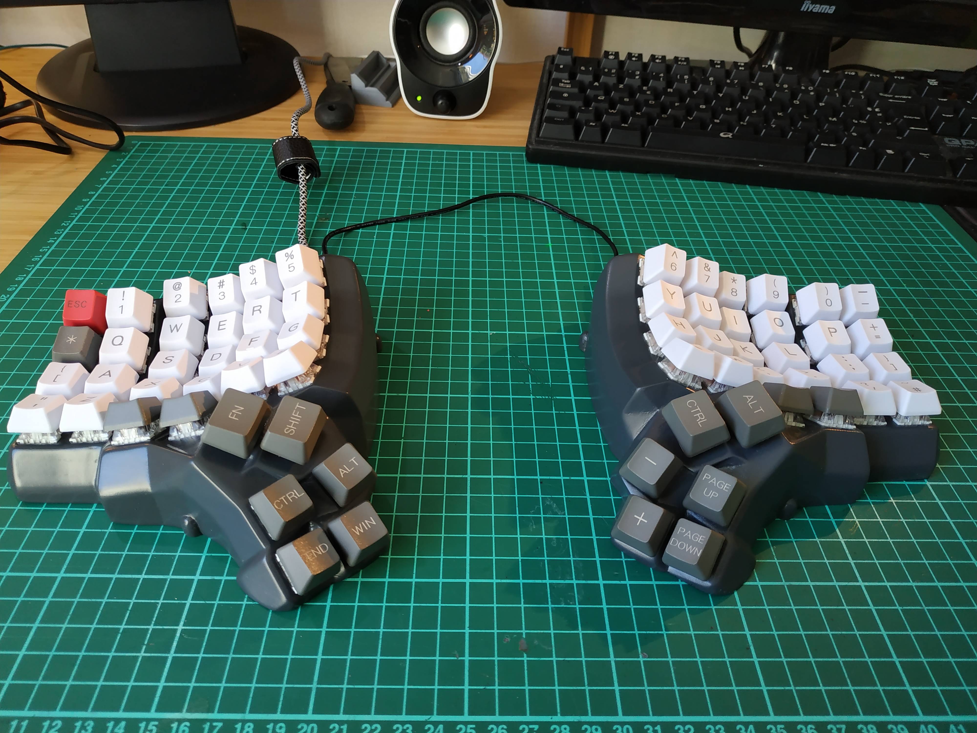 Dactyl manuform with kailh copper switches Scrolller