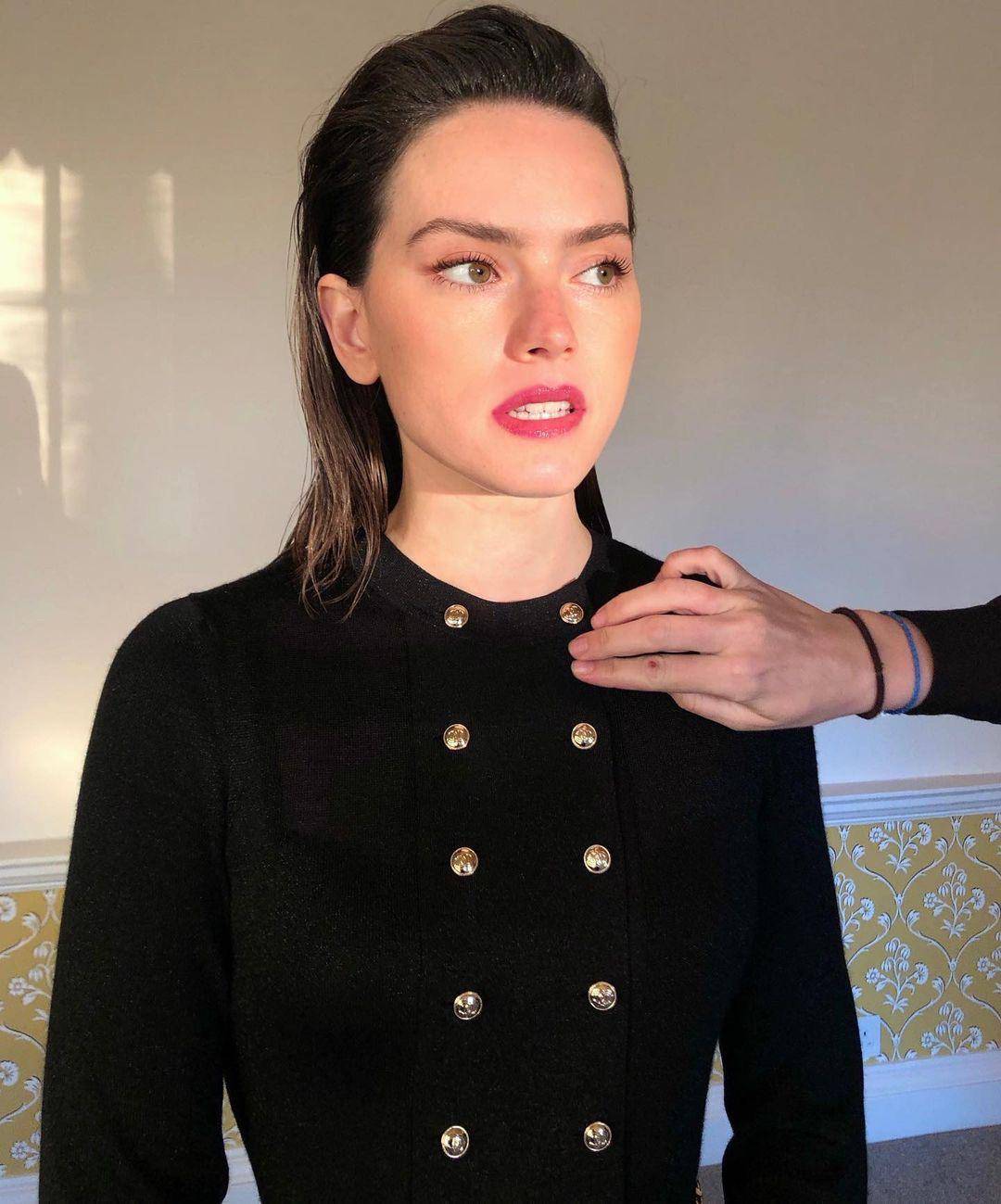 Daisy Ridley in Chanel | Scrolller