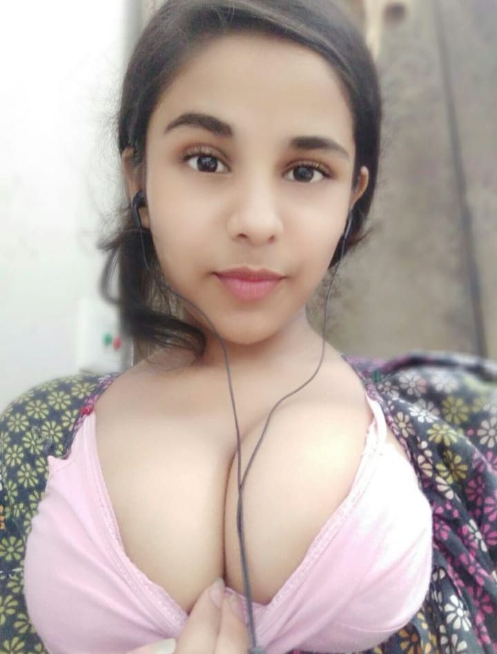 ️🥰 Desi Cute Girl With Big B00bs 🥰 ️ Her Full Album In Comment 🔥🔥👇👇👇 Scrolller