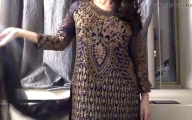 Desi Girl Undressing Her Salwar Kameez & Showing Boobs (link in comment