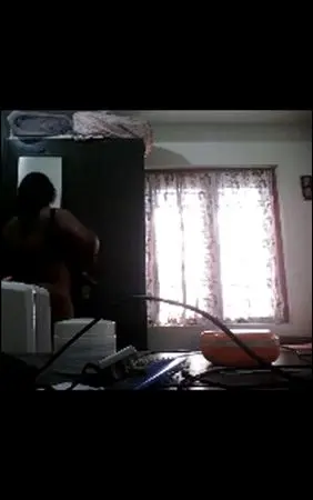 Desi mallu aunty dress change caught on camera