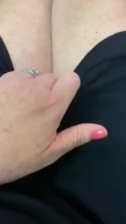 Do you enjoy my smooth, married, MILF thighs?!💋