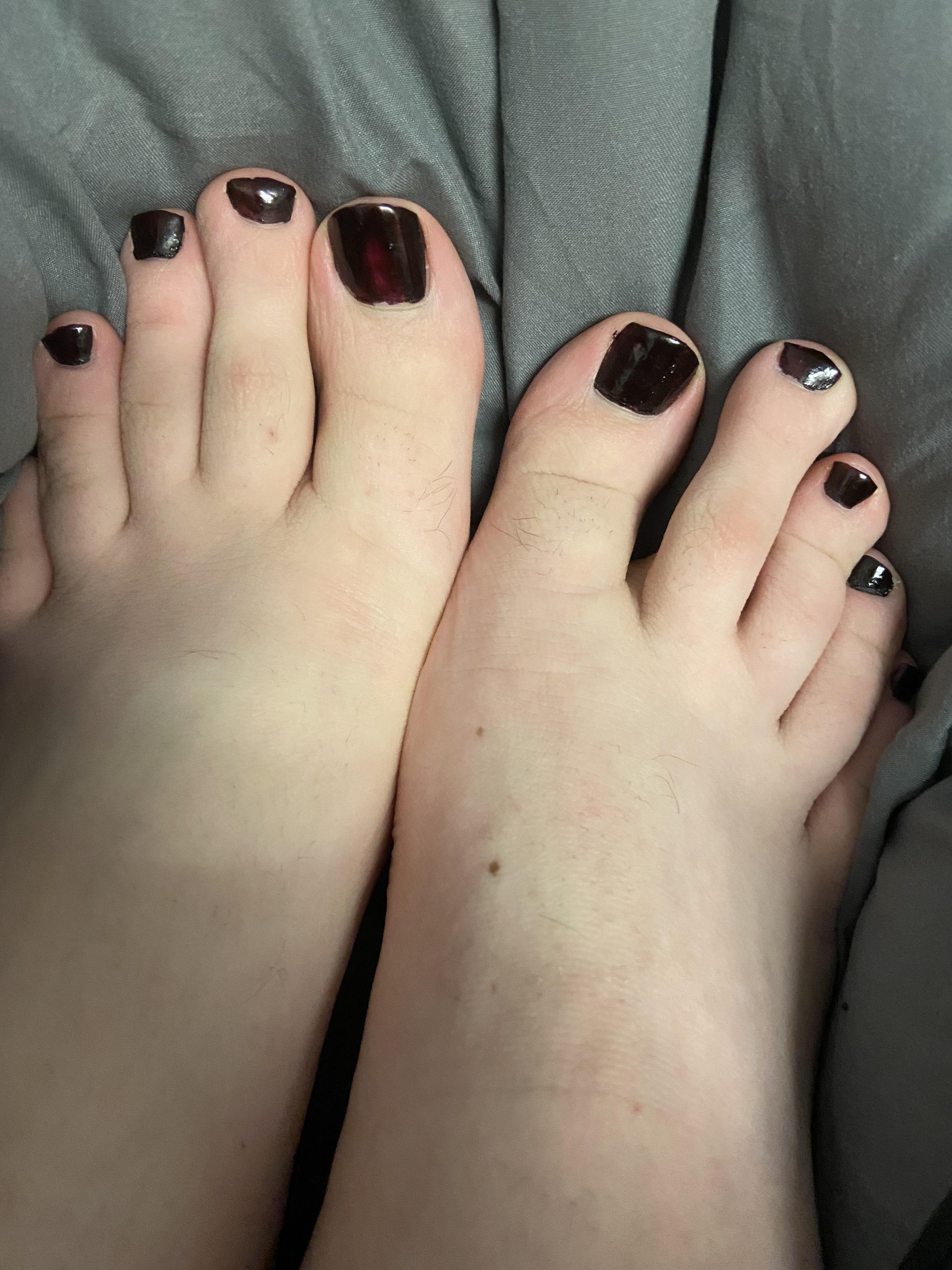 what color should i paint my toes next? 🖤 Scrolller