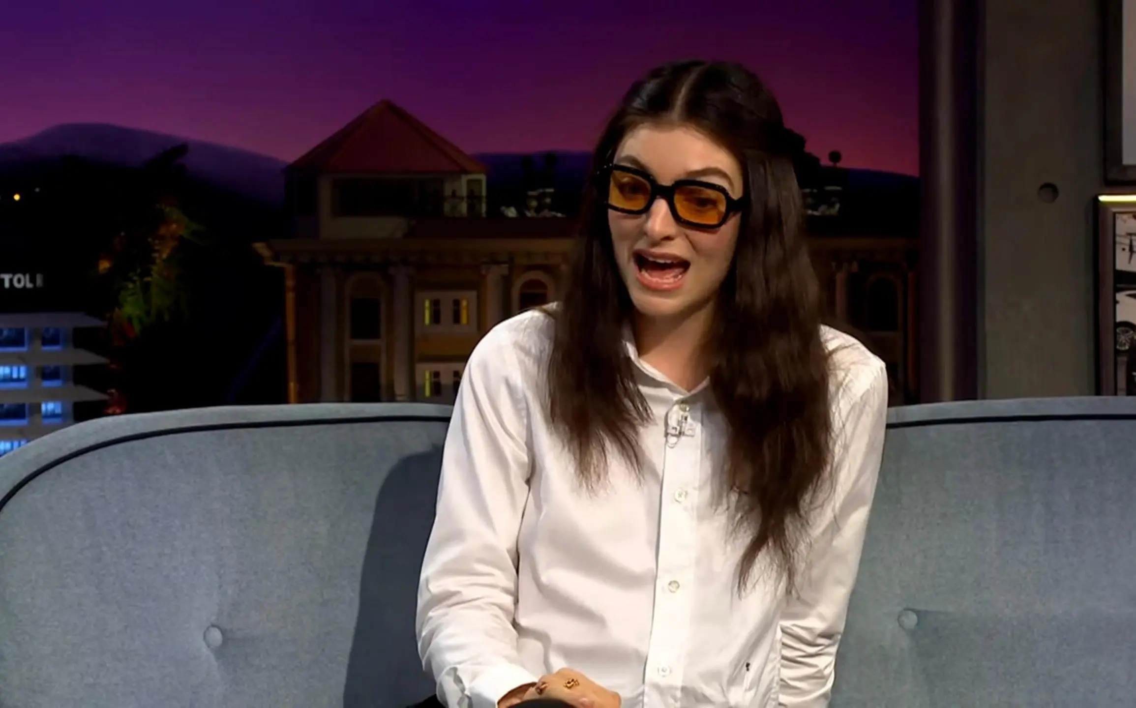Does anybody know what glasses is Lorde using on the Corden interview ...