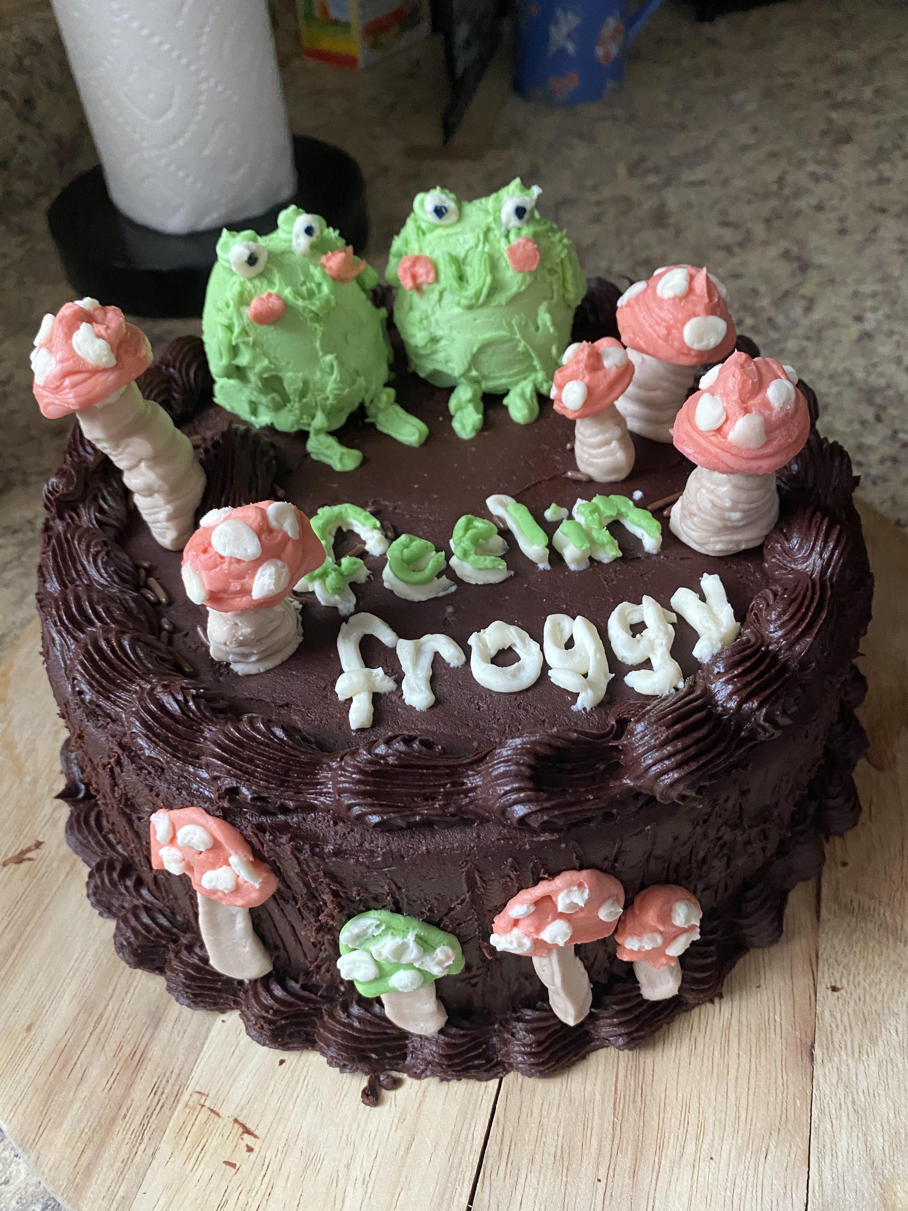 Double choc frog/mushroom cake | Scrolller